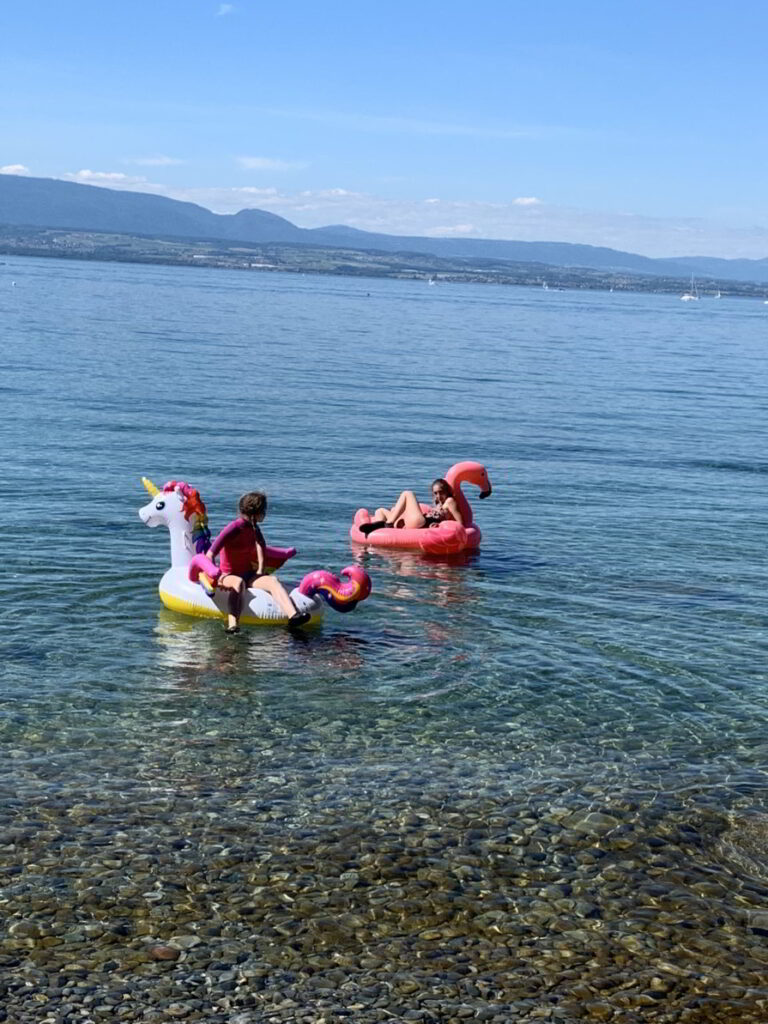 Kids playing on Lac Leman - Copyright Domaine les Cedres du Leman