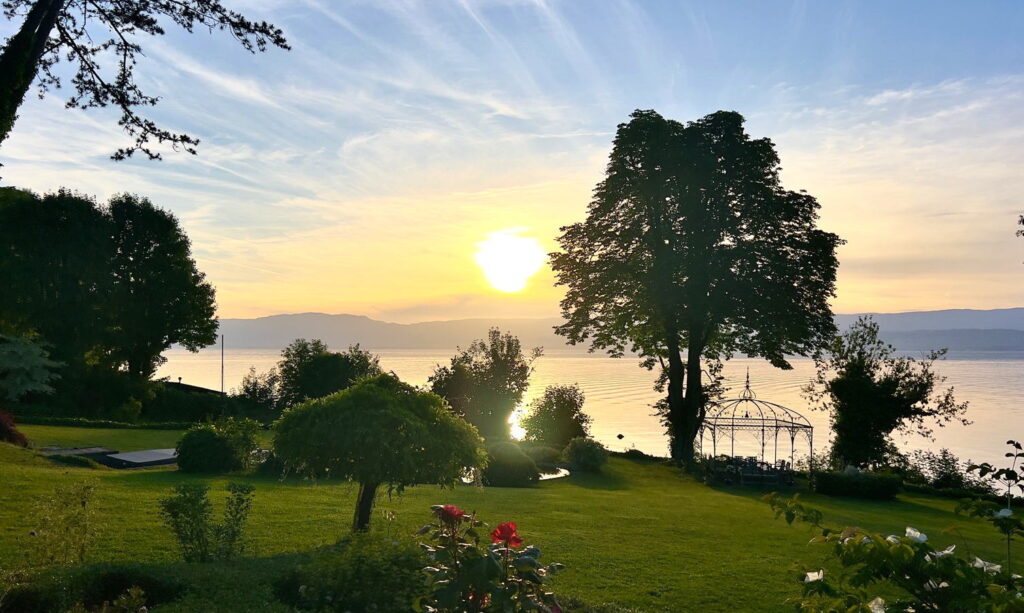 When the Sun get Low on Lake Geneva and Domaine Les Cedres du Leman