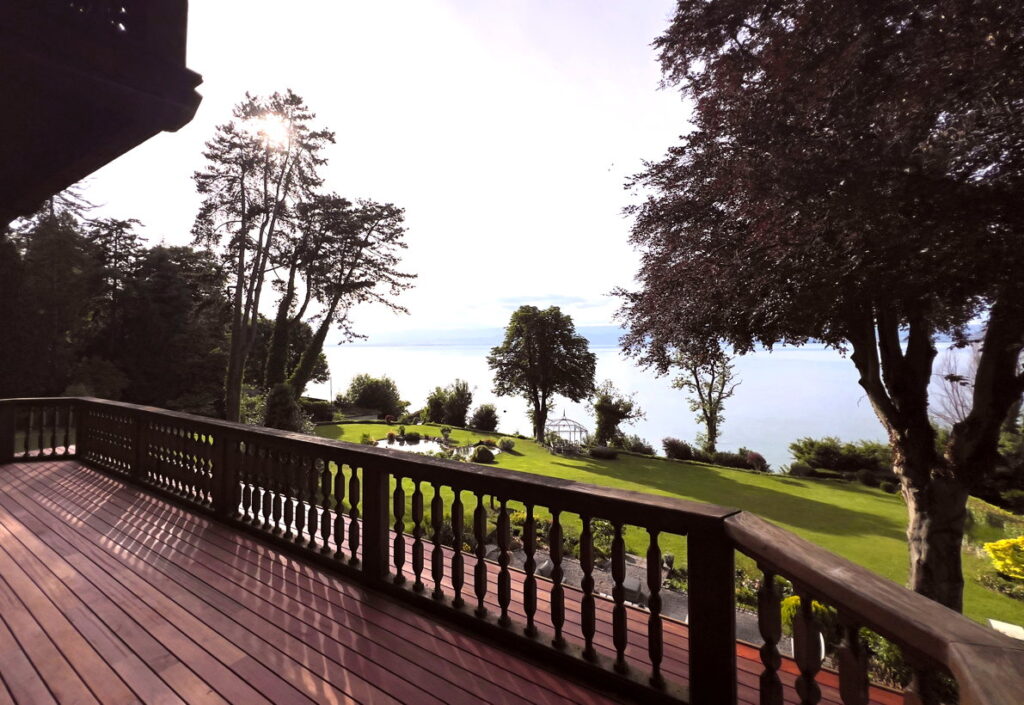 Master Lakefront Terrace for Privacy and Calm – Domaine Les Cedres du Leman