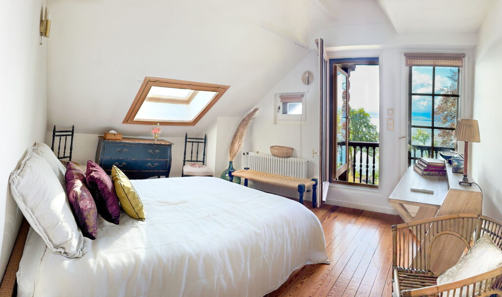 Bedroom 5 with View on Lake Geneva - Domaine Les Cedres du Leman
