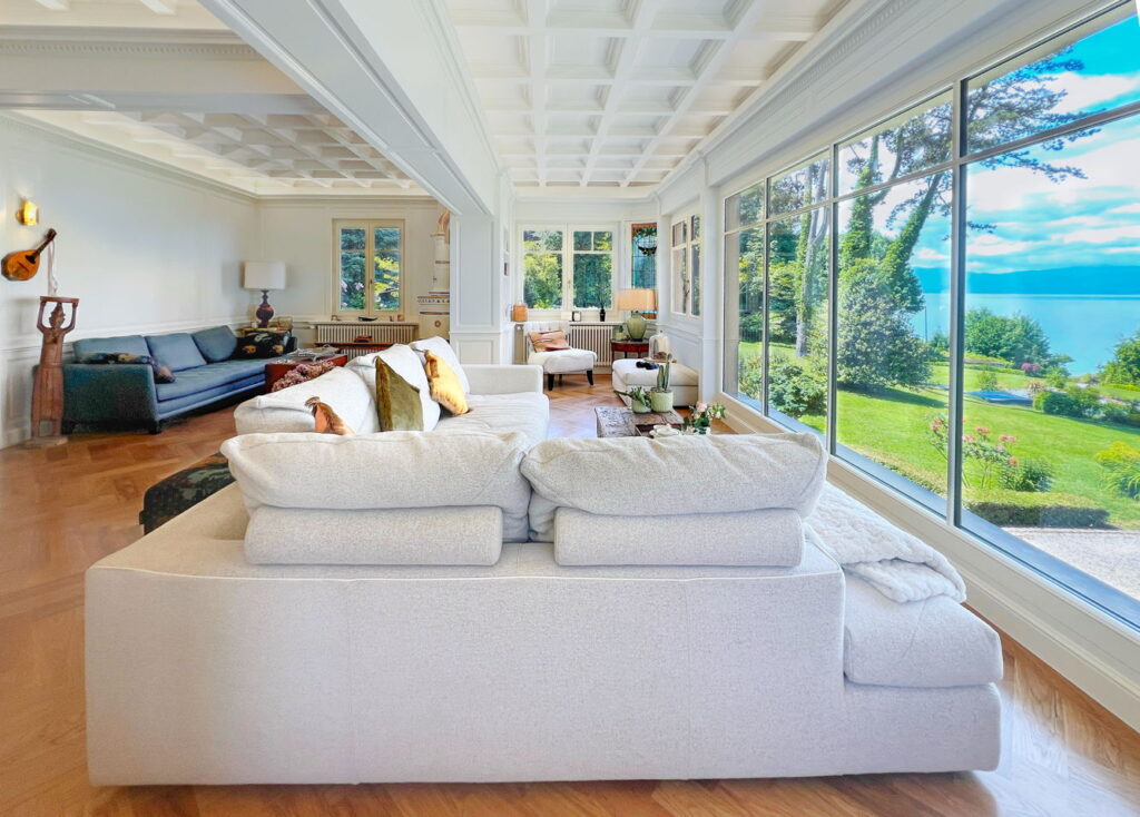 Large Living Room with Panoramic Lake View - Domaine Les Cedres du Leman