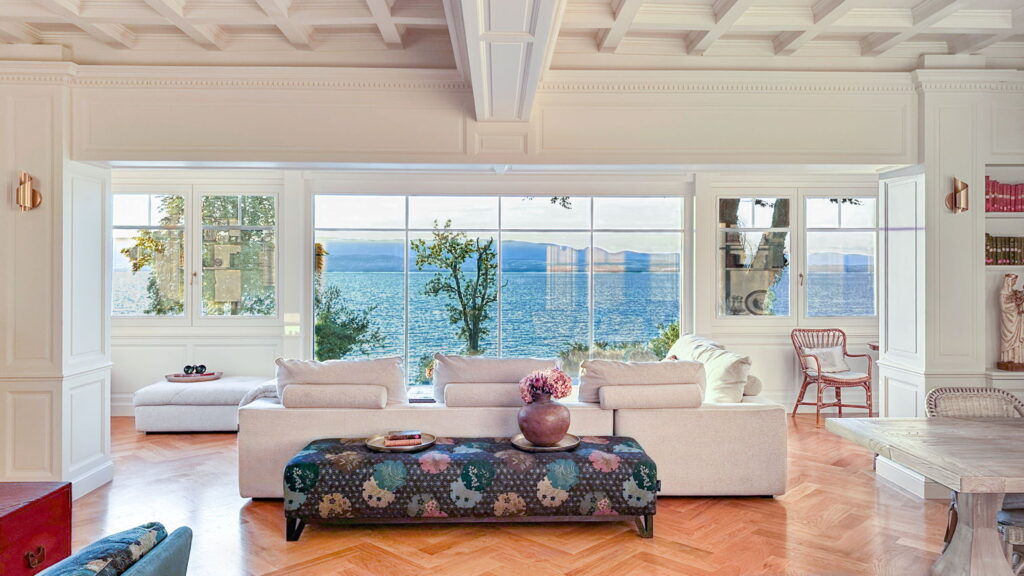 Light Filled Living room with Lake Geneva view - Domaine Les Cedres du Leman