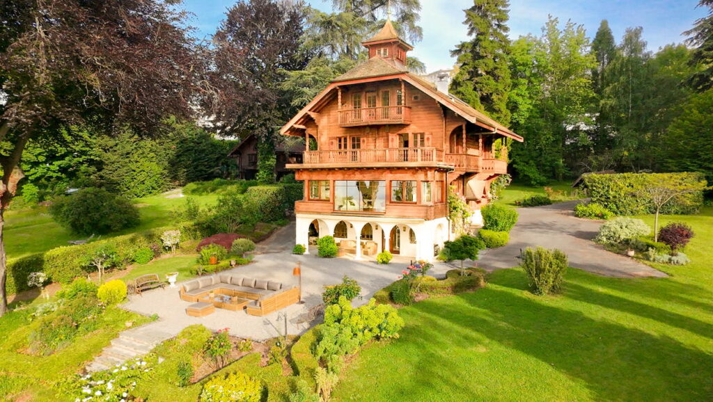 Luxury Lakeside Villa front view - Domaine Les Cedres du Leman