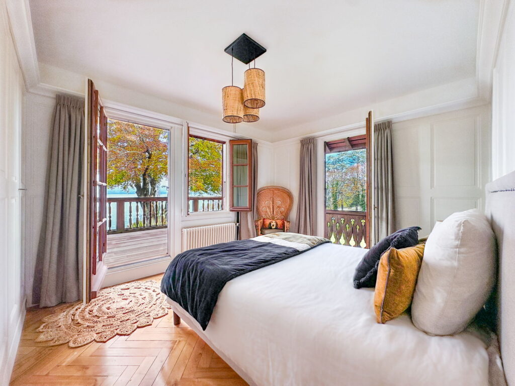 Master Suite with View on Lake Geneva - Domaine Les Cedres du Leman